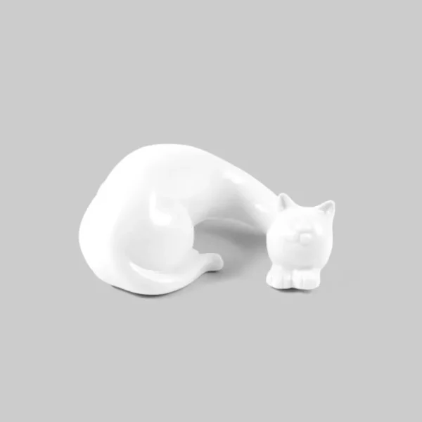 Gatto sdraiato