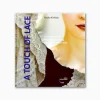 Libro "A touch of lace"